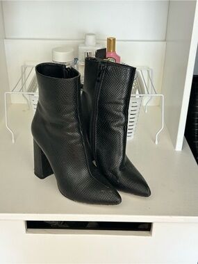 Boohoo Black Textured Pointed Toe Ankle Boots